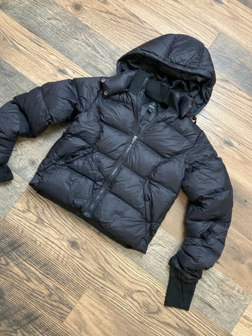 CUTS Women’s S Black Cropped Down Puffer Jacket Hooded 70% Down